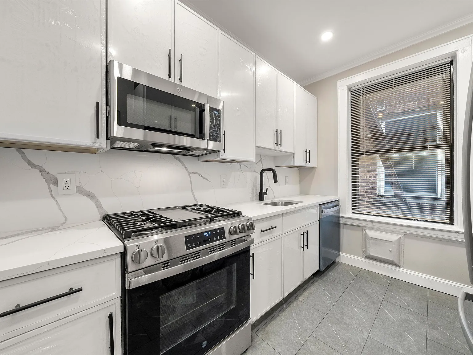 2 bed, 1.0 bath, $2,450 — Photo 3