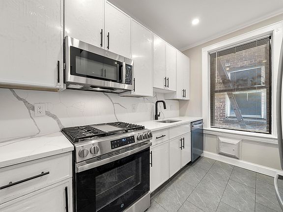 3rd image of 219 Mallory Ave Floor 2