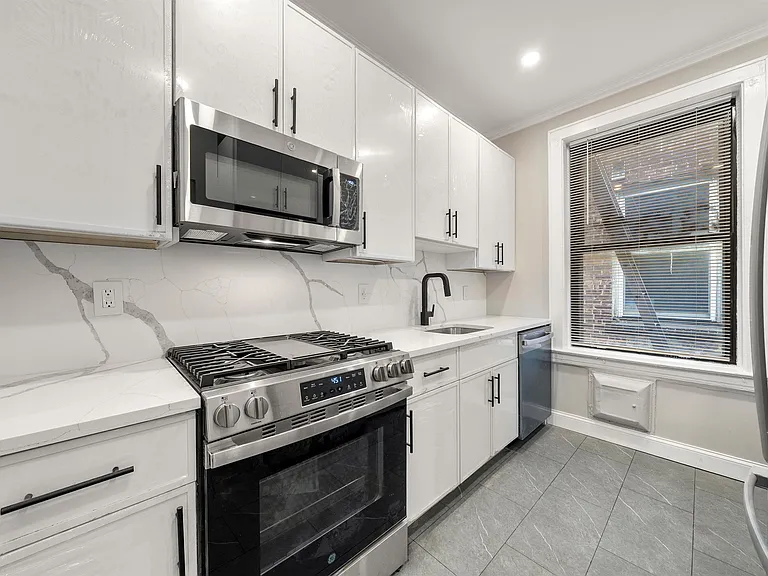 219 Mallory Ave #2 — Photo 2