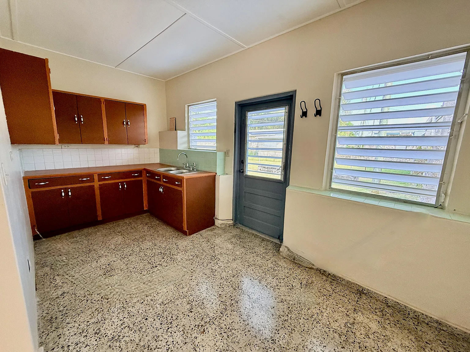 3 bed, 1250 sqft, $1,400 — Photo 3
