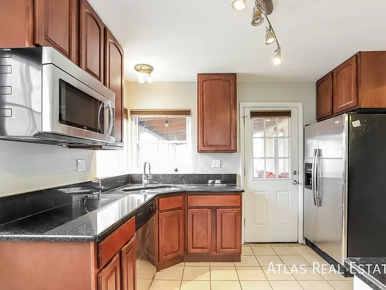 2920 S Glencoe St — Photo 3