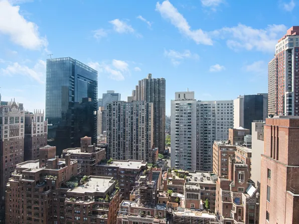 320 East 42nd Street image 10 of 13