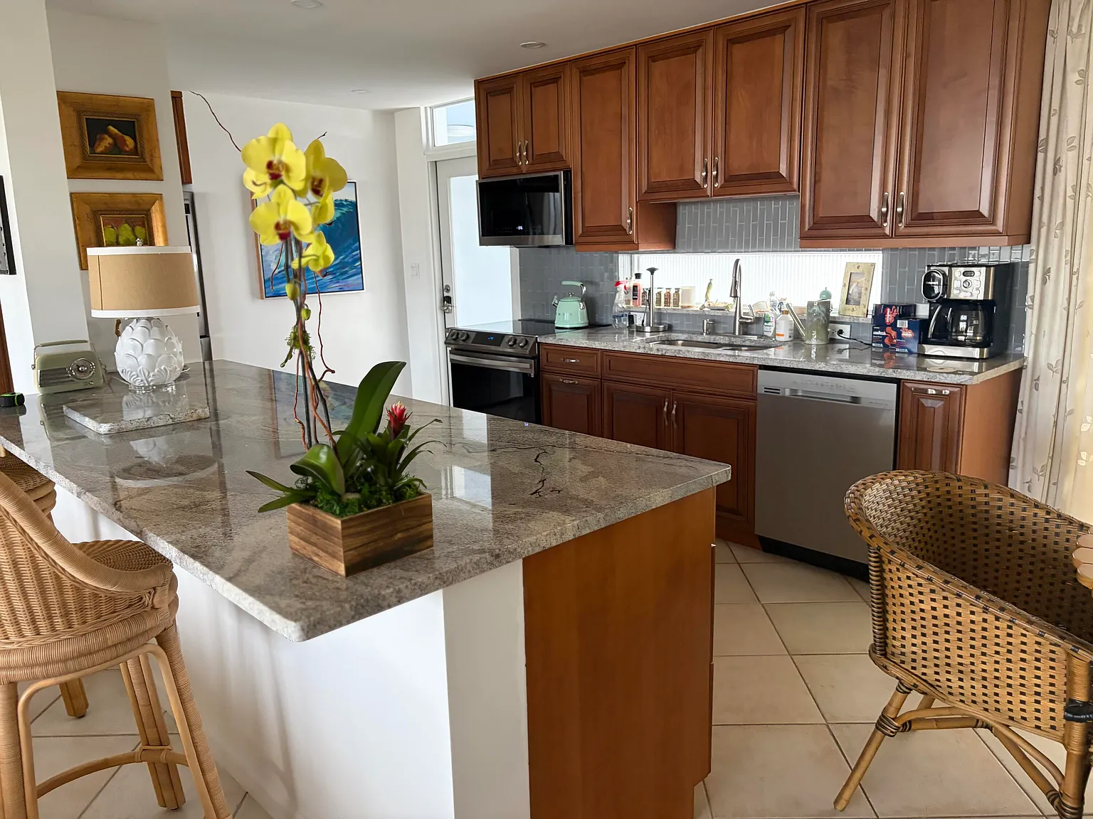 Ocean East Apartments — Photo 4