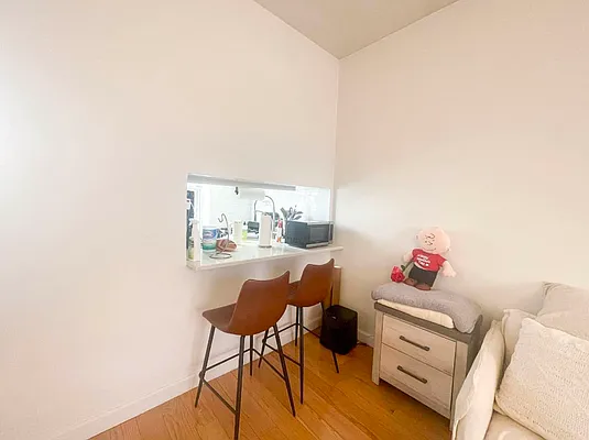 Rented by Cayenne Realty Group | media 10