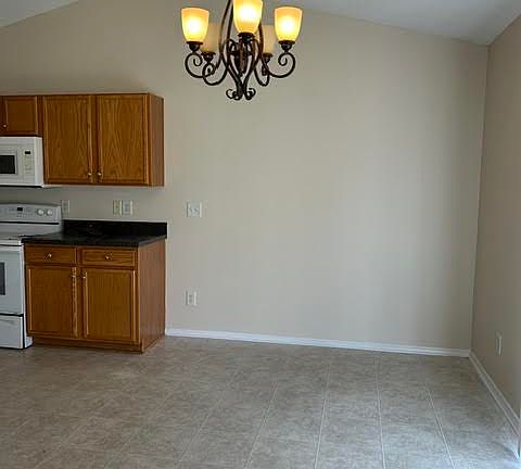 4th image of 1000 Post Oak Ct