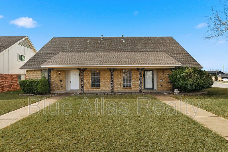 1st image of 702 Skyline Dr