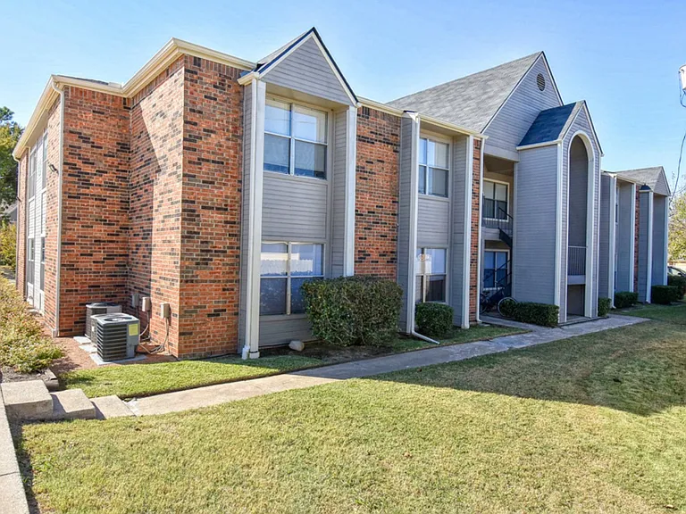 Trinity Pines Apartments — Photo 2