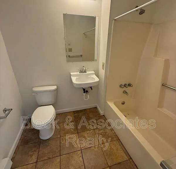 304 Reece Ave #D — Photo 5