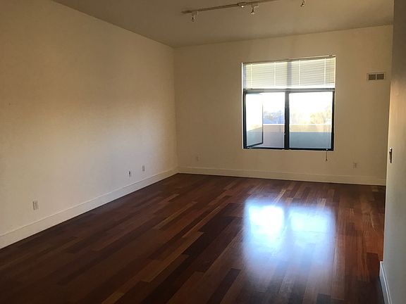 livingroom looking away from kitchen
