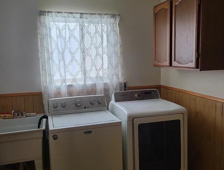 19506 Lloyd St — Photo 12