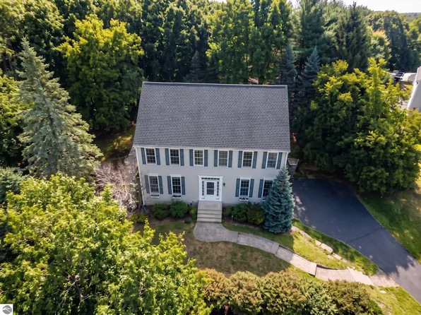 5 Bay Farm Ln, South Grafton, MA 01560