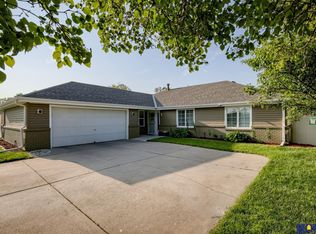 1411 Manchester Dr, Lincoln, NE 68528