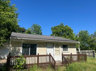 3112 N Shore Dr, Flint, MI 48504