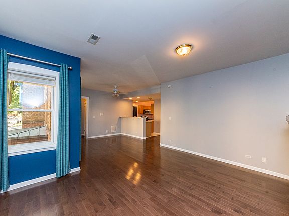 4th image of 2703 W Ainslie St #1