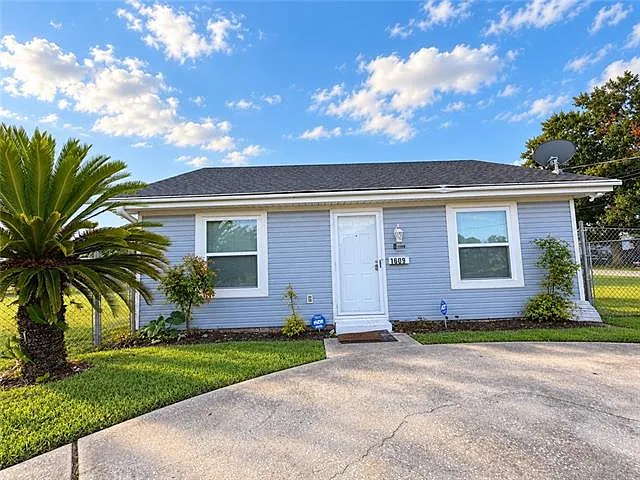 2 bed, 1.0 bath, 716 sqft, $1,400 — Photo 1
