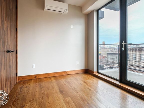 5th image of 865 Willoughby Ave #E8