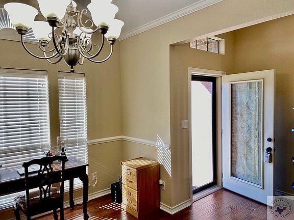 3rd image of 221 Pebble Creek Cir