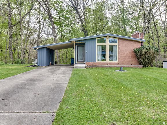3rd image of 165 Lynn Dr