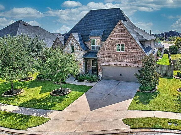 Located in Firethorne this Highland Home at approximately 3526sq. ft offers 2 first floor bedrooms.