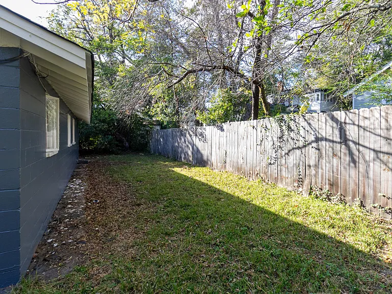 2717 Cherokee Ave — Photo 6