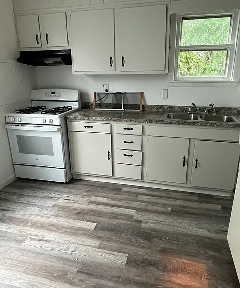 821 Bay St — Photo 9