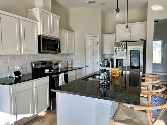 4th image of 3409 Travis Ct