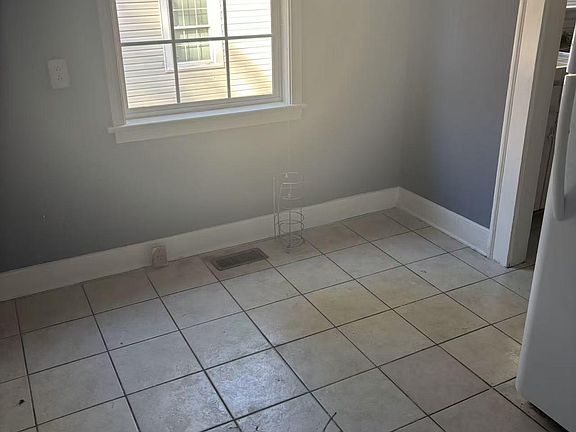 4th image of 800 N Steele St