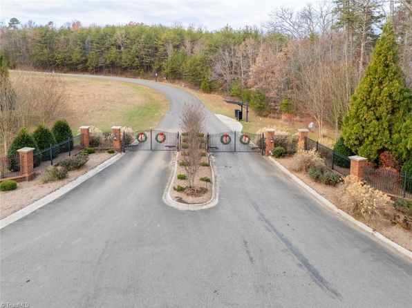 Eddington Rd #9, Pilot Mountain, NC 27041