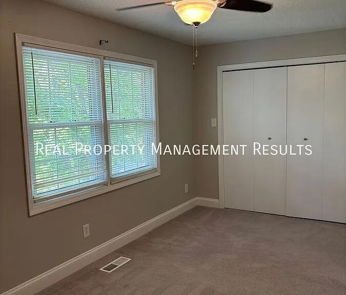 114 Olde Newburgh Dr — Photo 15