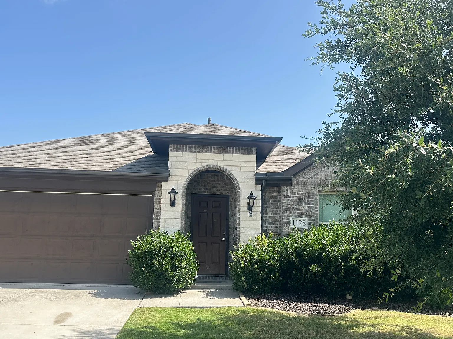 3 bed, 2143 sqft, $2,200 — Photo 1