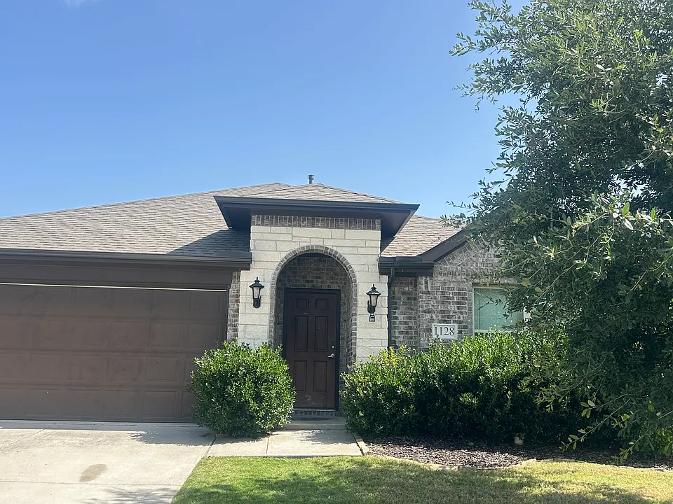 1128 Foxtail Dr