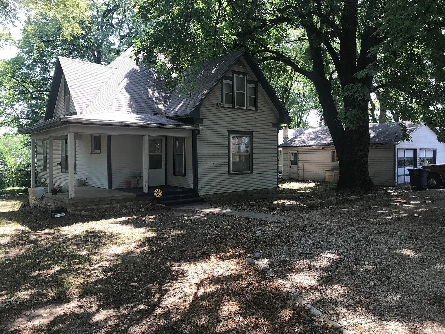 1017 Claflin Rd — Photo 1