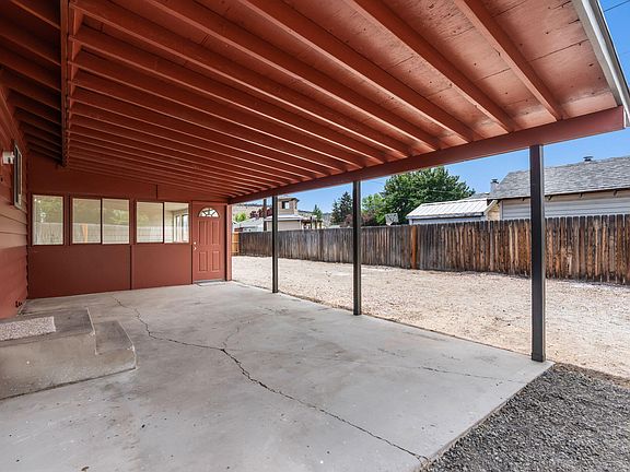 5th image of 285 SW Claypool St