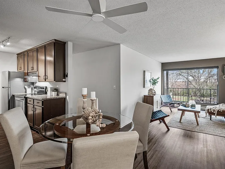 430 Mendota Apartments — Photo 35