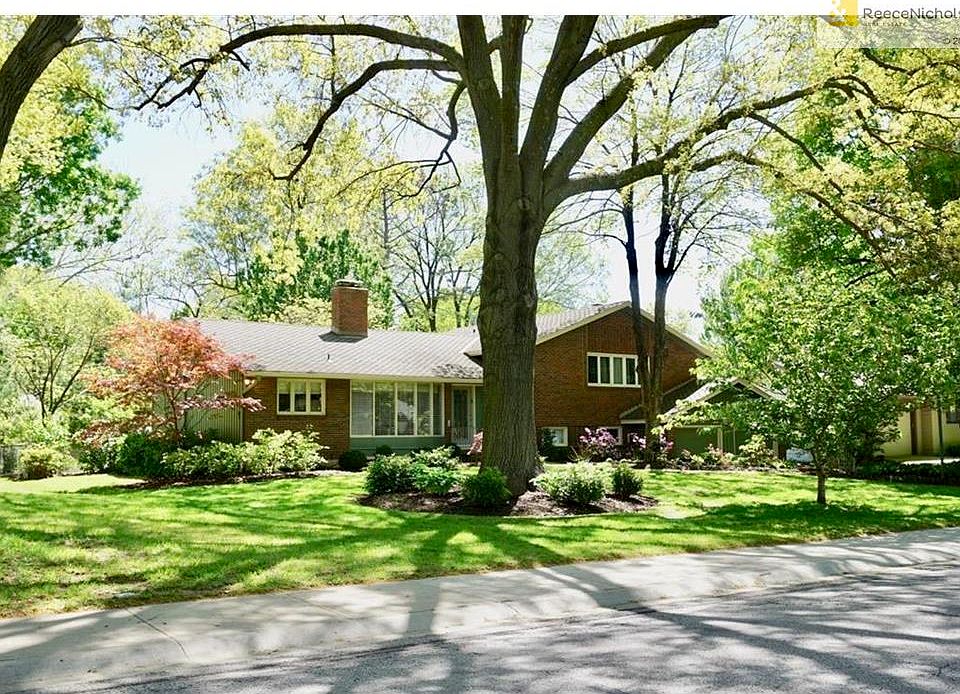 1st image of 7925 Rosewood Dr