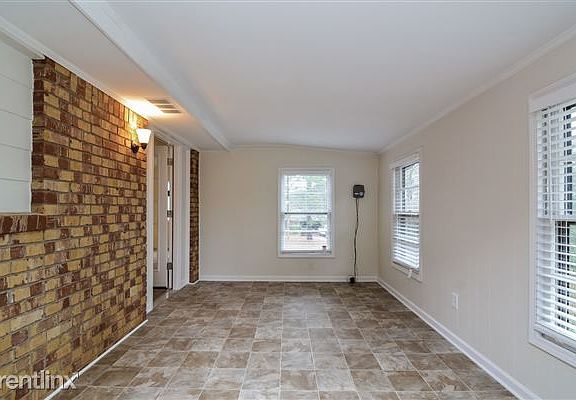 02-LivingRoom