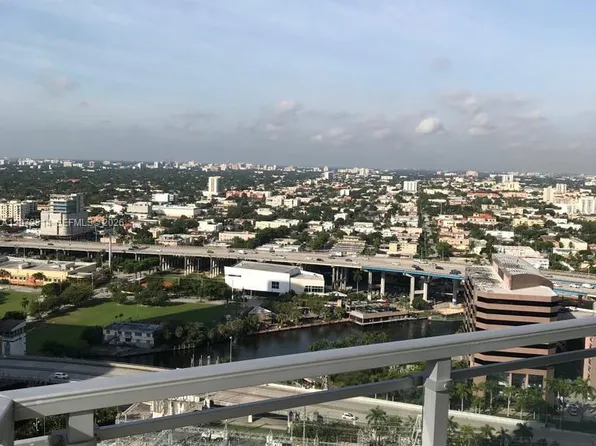 90 SW 3rd St, Miami, FL