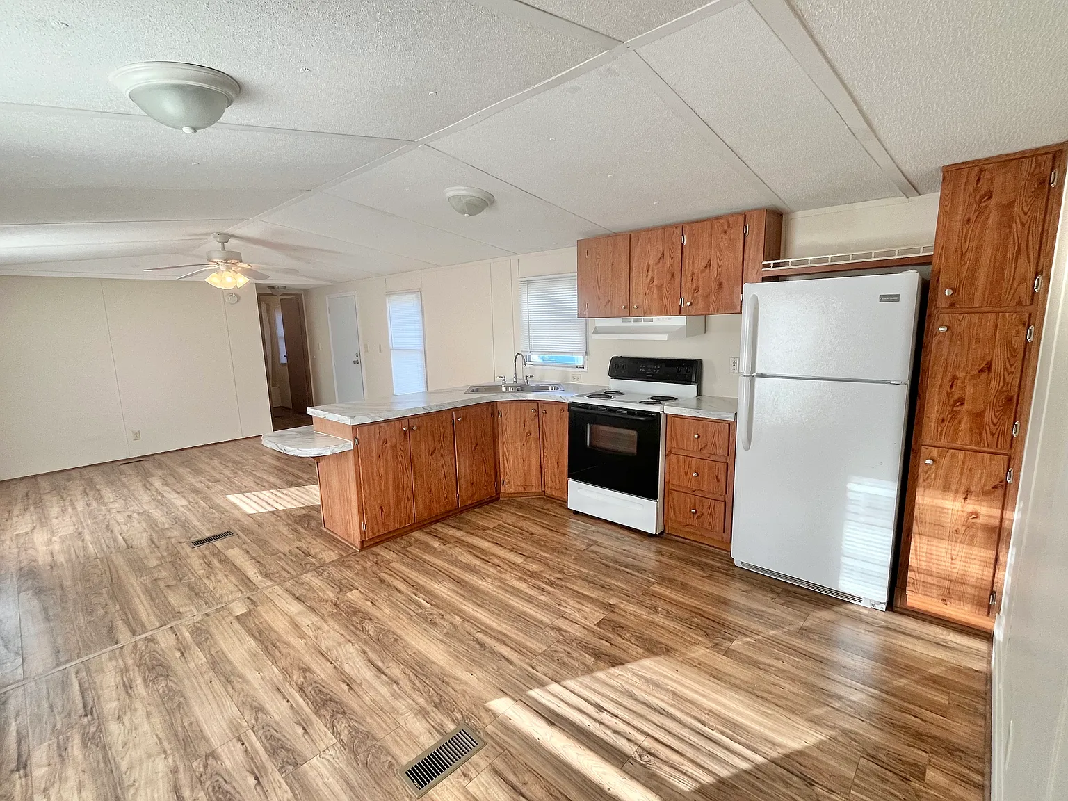 3 bed, 1065 sqft, $1,275 — Photo 4