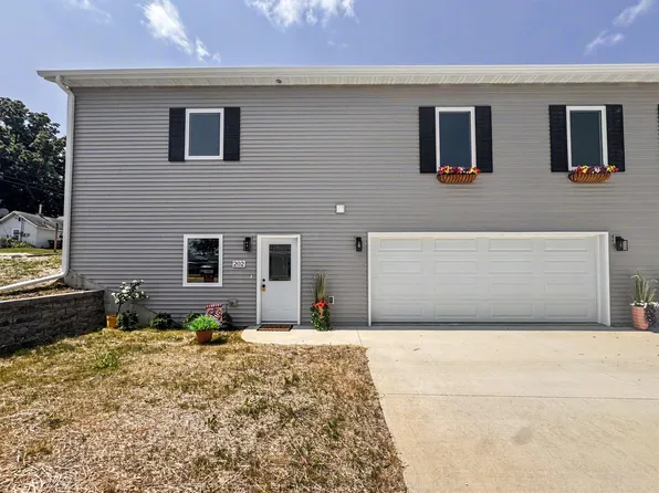202 3rd St NE, Waukon, IA 52172