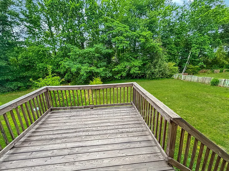 329 Riverside Chase Cir — Photo 31