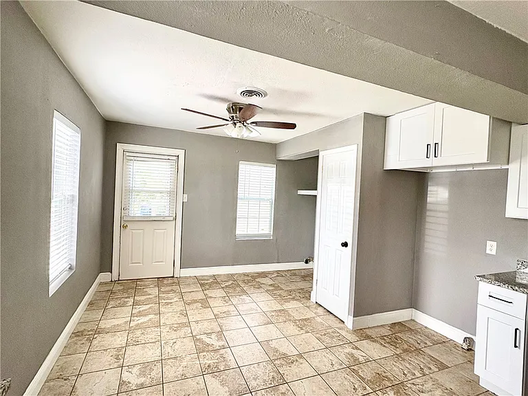 3562 Topeka St — Photo 5