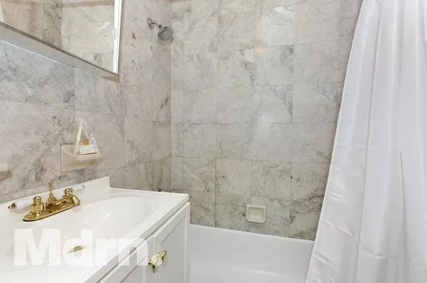 Rented by Mdrn Residential | media 36