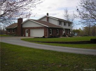 4242 Day Rd, Lockport, NY 14094