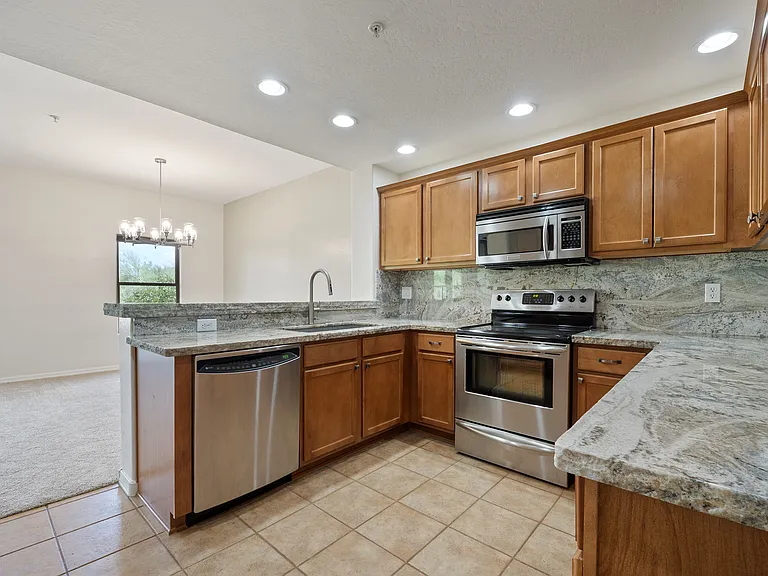 20121 N 76th St #2010 — Photo 4