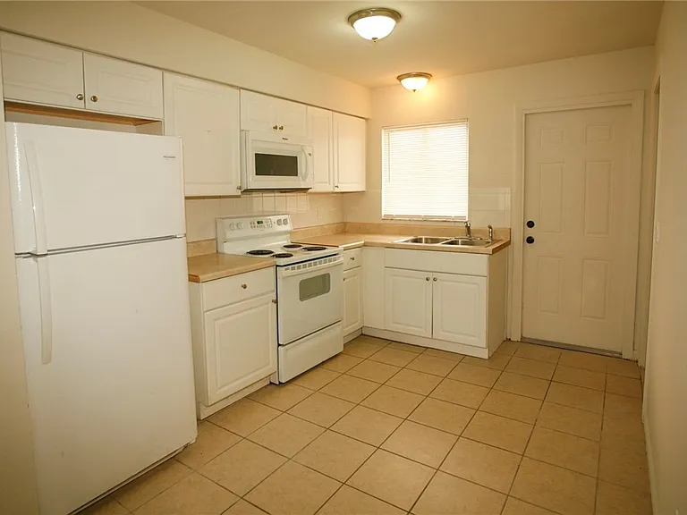 122 Gordon Ave S — Photo 5