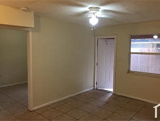 3 bed, $2,332 — Photo 2