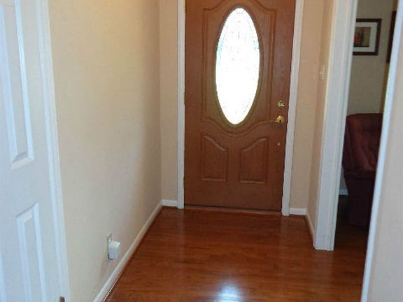 Entry w/ Hdwd Floors
