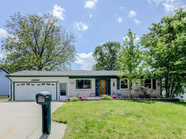 3213 Fleet Ln, Saint Charles, MO 63301