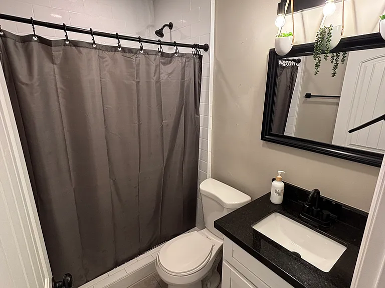 2202 E Cambridge Ave — Photo 4