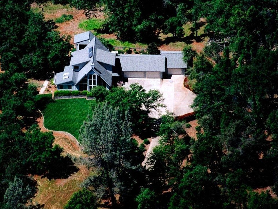 Aerial view of the entire site.